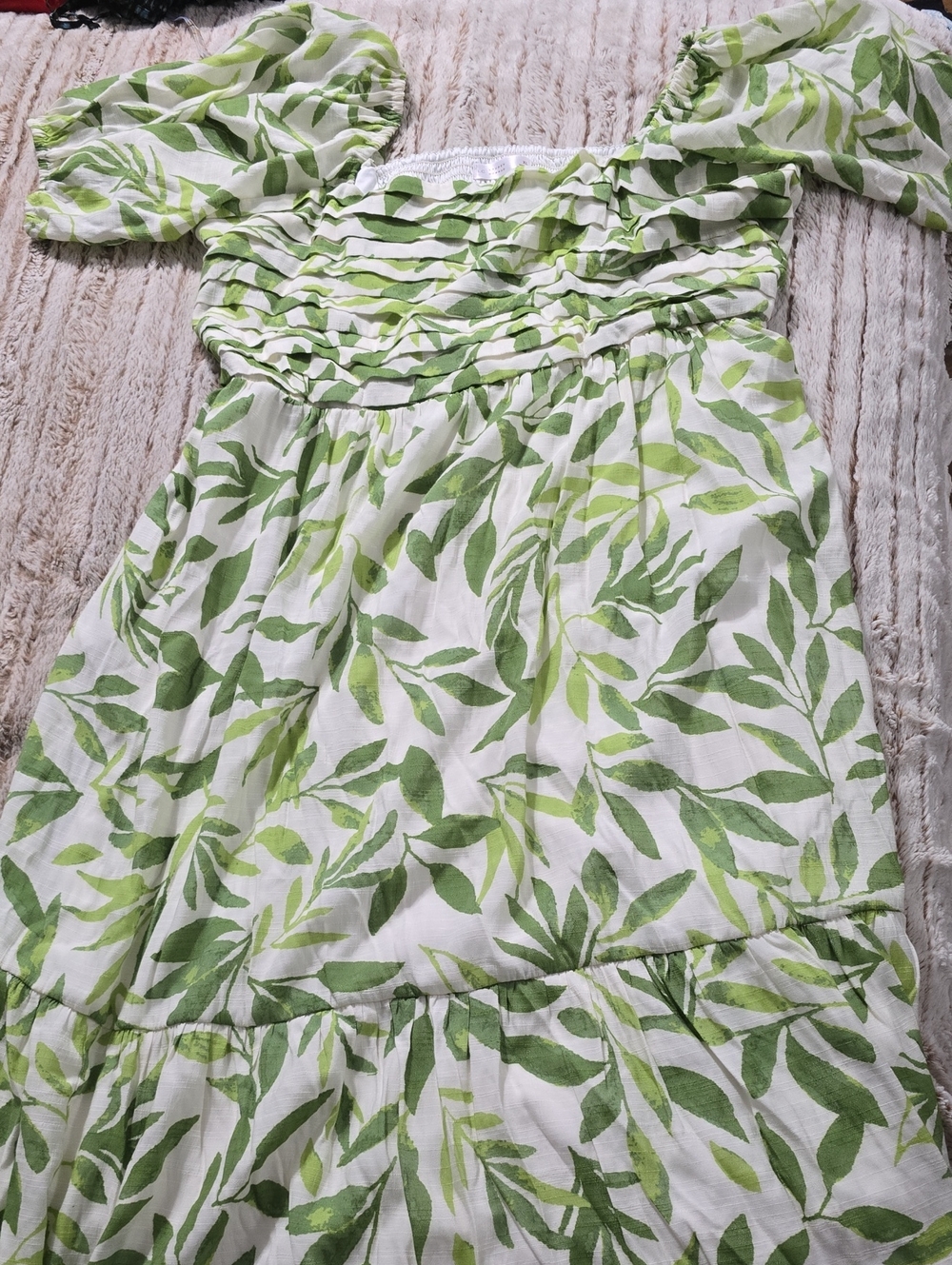 Womans Green Leaf Print Puff-Sleeve Dress